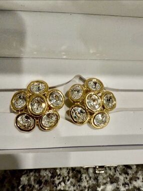AUTHENTIC  VINTAGE CHANEL CRYSTAL CLIP ON ROUND EARRINGS YELLOW GOLD TONE
